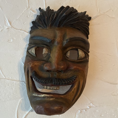 Holzmaske handgeschnitzt