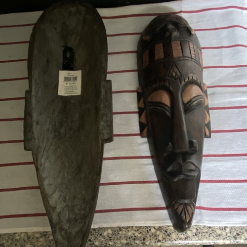 Geschnitzte holzmasken im - geschnitzte,