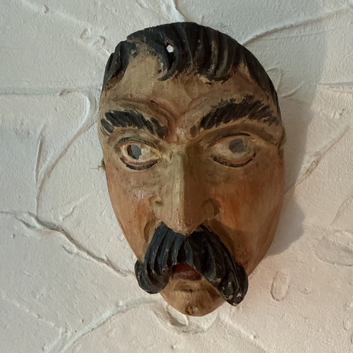 Urige holzmaske handgeschnitzt - holzmaske,
