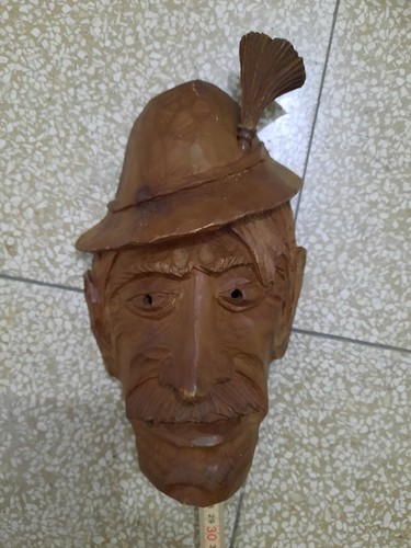 Holzmaske handgeschnitzt
