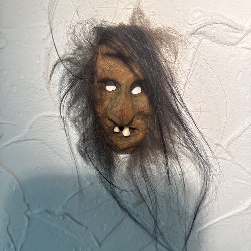 Urige hexenmaske holz - urige,
