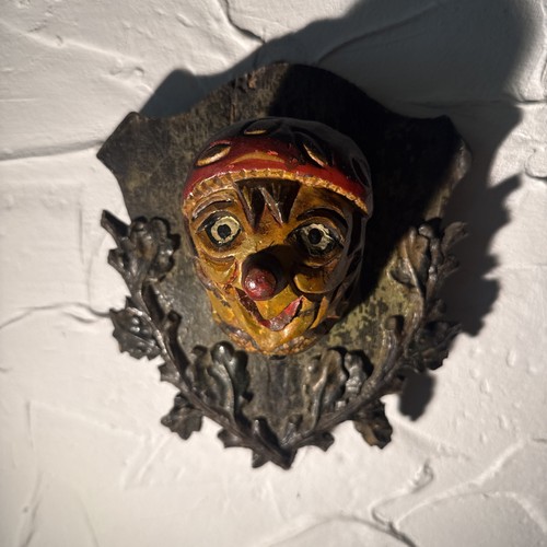 Urige holzmaske auf - urige,