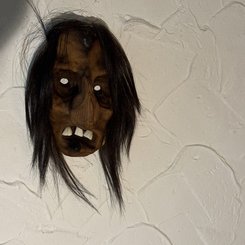 Handgeschnitzte charaktermaske - handgeschnitzte,